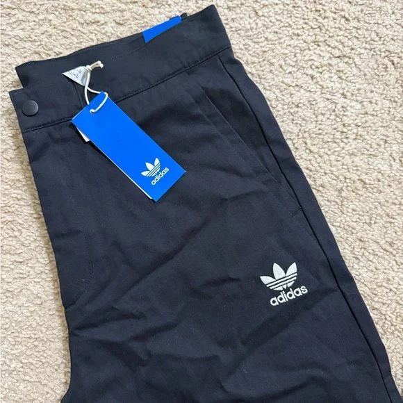 NEW Adidas Originals Mens Pants Ess Chino Skateboarding JD2442 Sz 32, 34, 35, 36